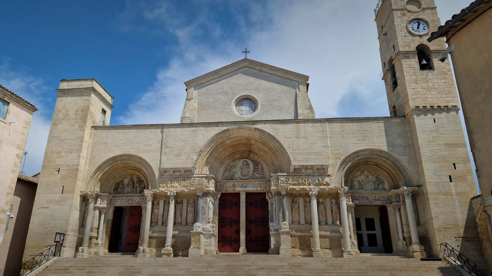 camping-aigues-mortes-abbatiale-de-saint-gille-poi-th